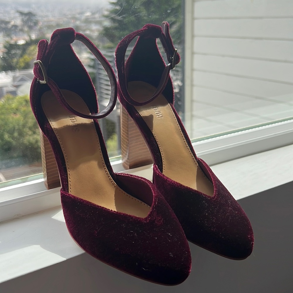 Soludos Size 7.5 Velvet Collette Heel in Burgundy. In great condition!